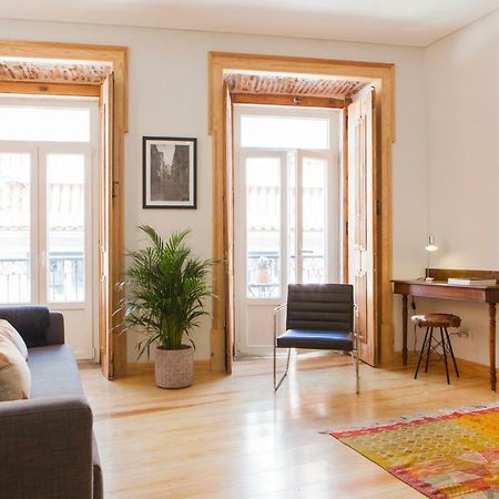 Charming Flat With Balconies Central Chiado District 2 Bedrooms & Ac 19Th Century Building 리스본 외부 사진