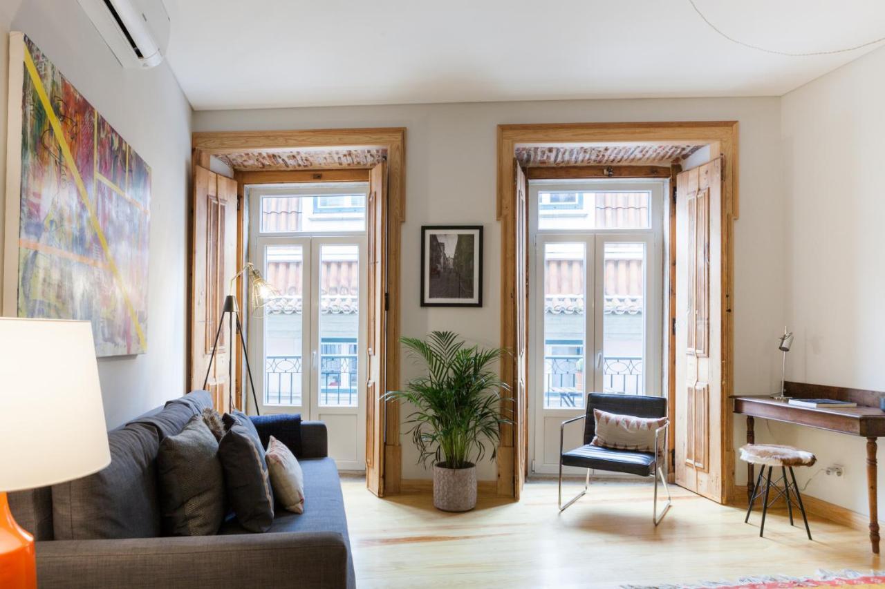 Charming Flat With Balconies Central Chiado District 2 Bedrooms & Ac 19Th Century Building 리스본 외부 사진