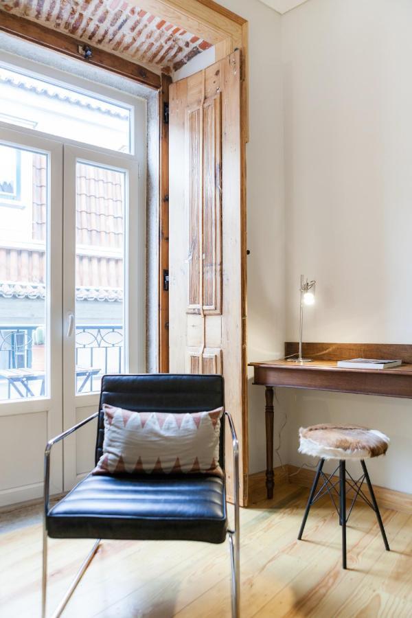 Charming Flat With Balconies Central Chiado District 2 Bedrooms & Ac 19Th Century Building 리스본 외부 사진
