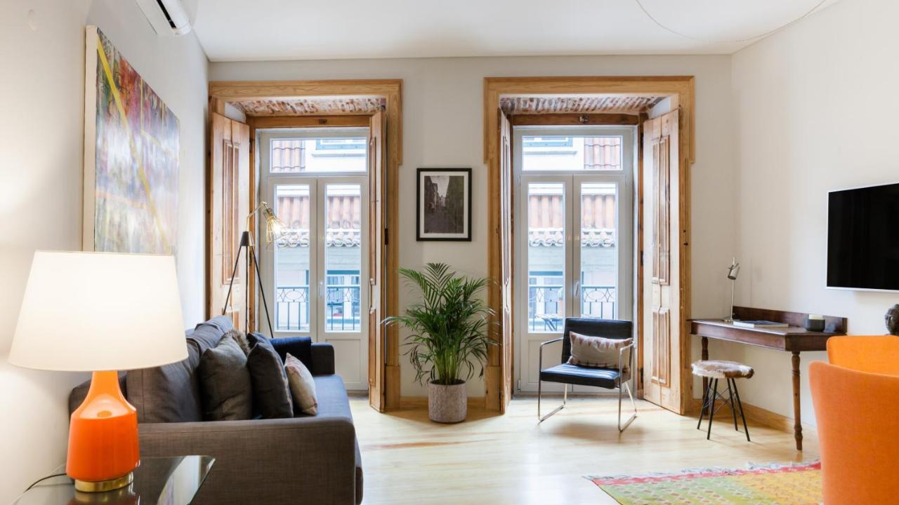 Charming Flat With Balconies Central Chiado District 2 Bedrooms & Ac 19Th Century Building 리스본 외부 사진