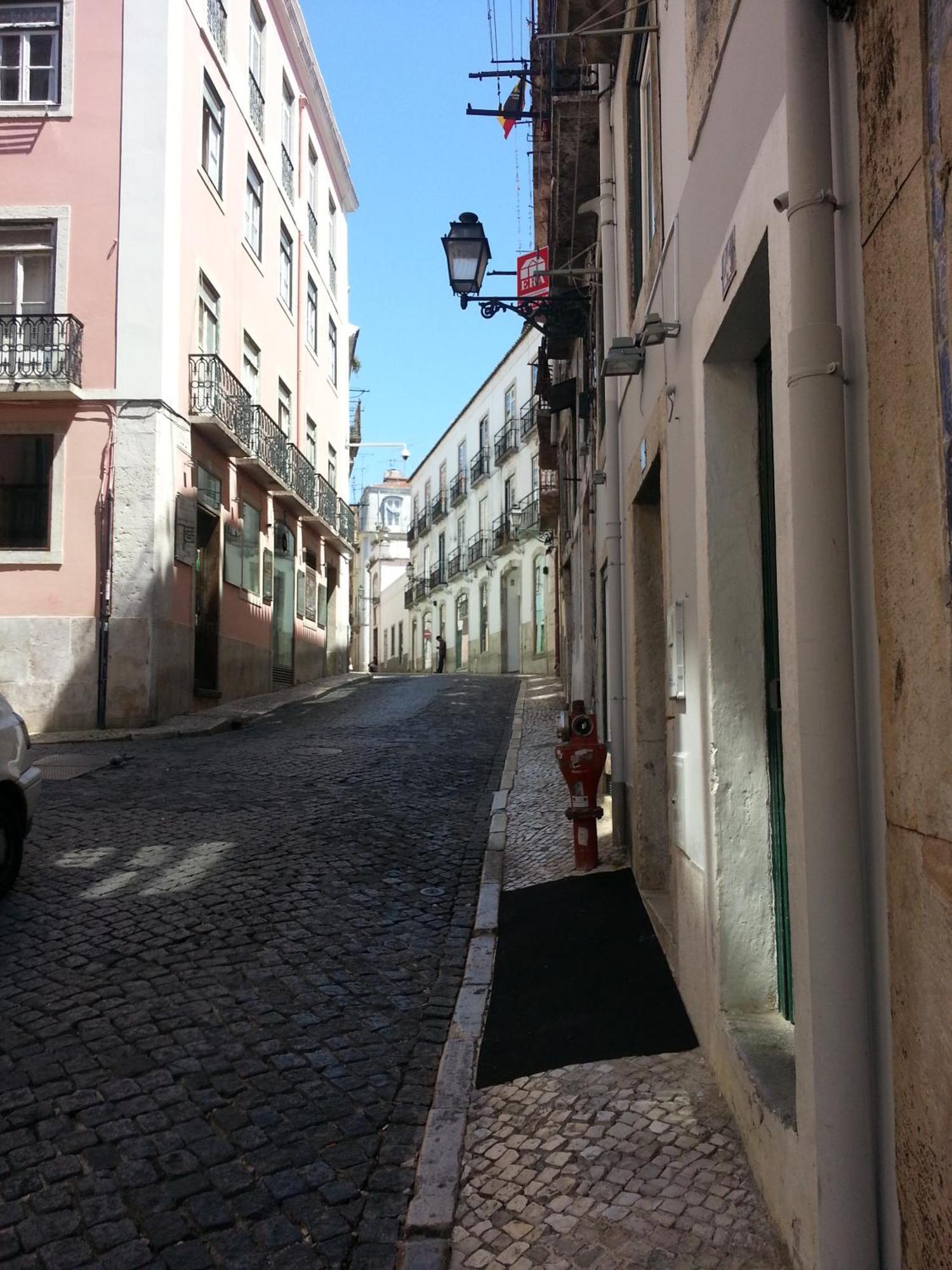 Charming Flat With Balconies Central Chiado District 2 Bedrooms & Ac 19Th Century Building 리스본 외부 사진