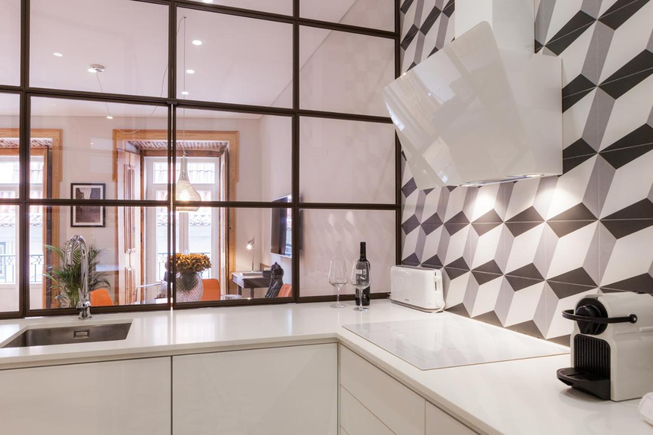Charming Flat With Balconies Central Chiado District 2 Bedrooms & Ac 19Th Century Building 리스본 외부 사진