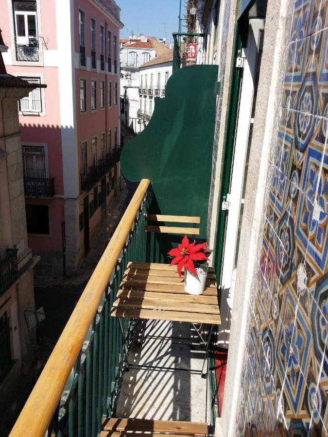 Charming Flat With Balconies Central Chiado District 2 Bedrooms & Ac 19Th Century Building 리스본 외부 사진