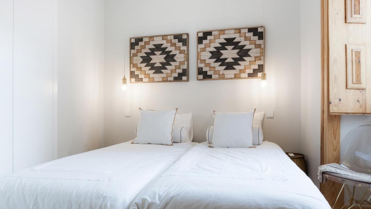 Charming Flat With Balconies Central Chiado District 2 Bedrooms & Ac 19Th Century Building 리스본 외부 사진