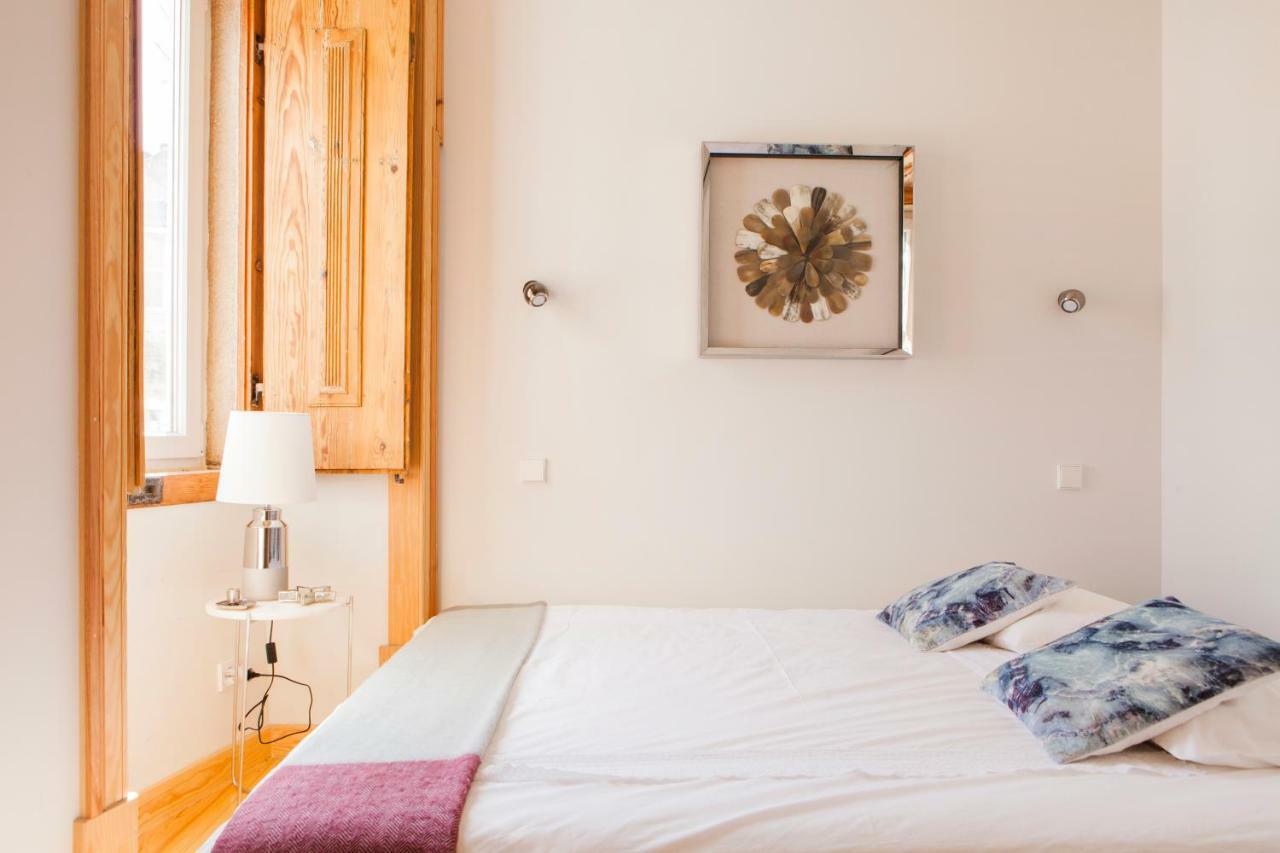 Charming Flat With Balconies Central Chiado District 2 Bedrooms & Ac 19Th Century Building 리스본 외부 사진