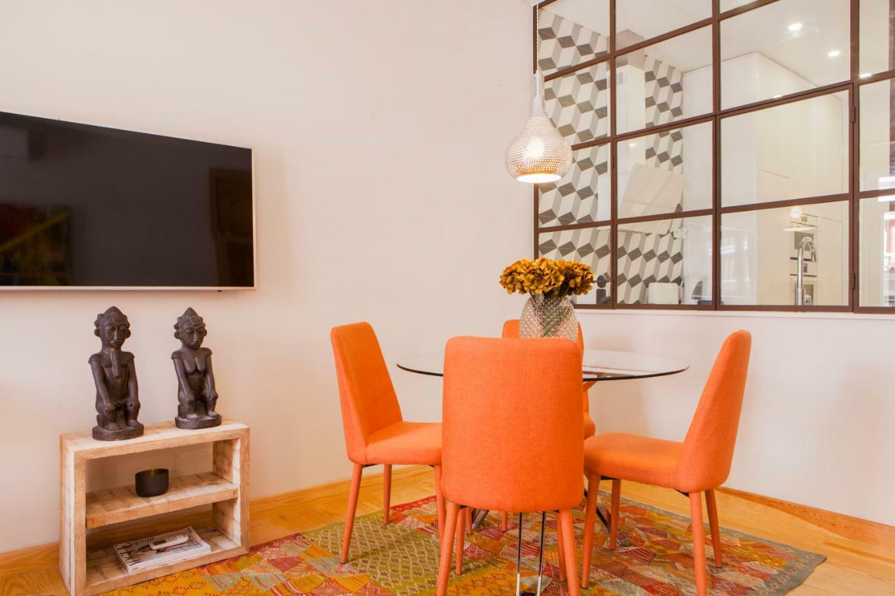 Charming Flat With Balconies Central Chiado District 2 Bedrooms & Ac 19Th Century Building 리스본 외부 사진