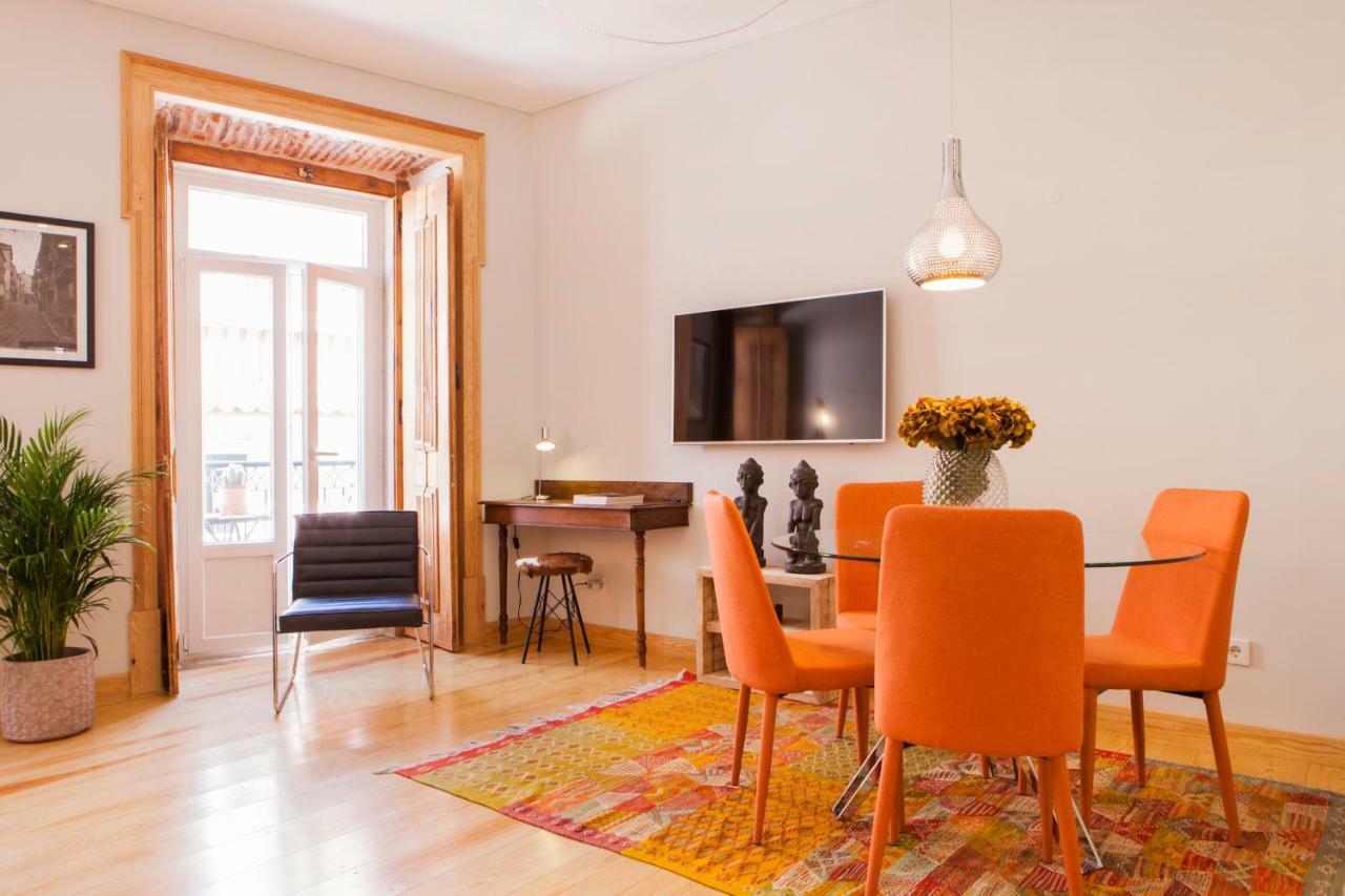 Charming Flat With Balconies Central Chiado District 2 Bedrooms & Ac 19Th Century Building 리스본 외부 사진