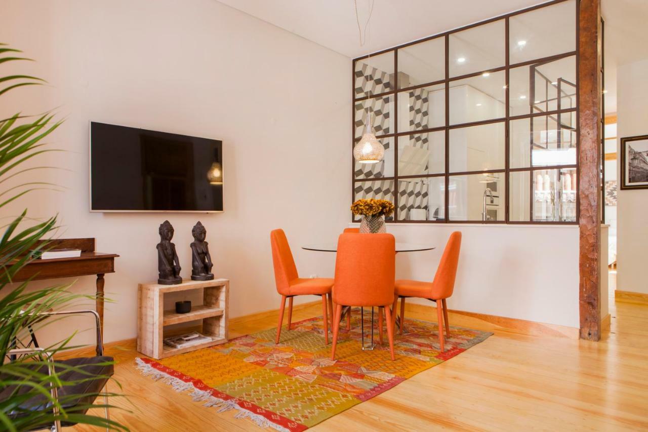 Charming Flat With Balconies Central Chiado District 2 Bedrooms & Ac 19Th Century Building 리스본 외부 사진