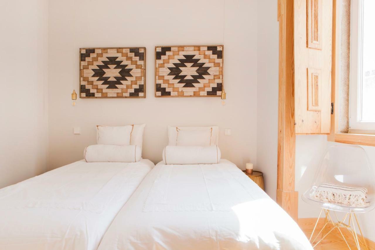 Charming Flat With Balconies Central Chiado District 2 Bedrooms & Ac 19Th Century Building 리스본 외부 사진
