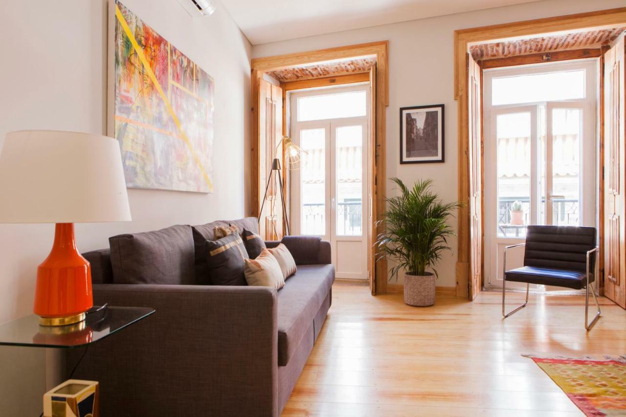 Charming Flat With Balconies Central Chiado District 2 Bedrooms & Ac 19Th Century Building 리스본 외부 사진