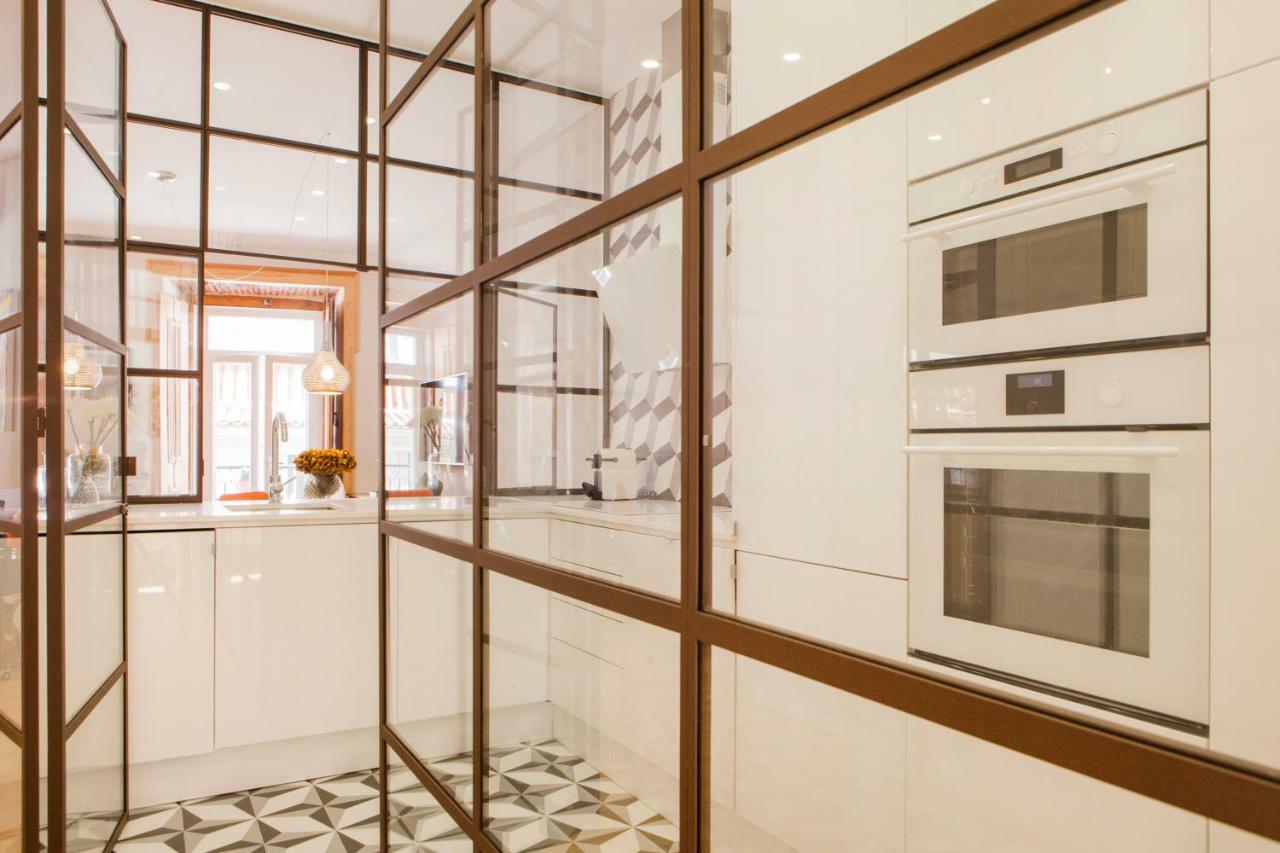 Charming Flat With Balconies Central Chiado District 2 Bedrooms & Ac 19Th Century Building 리스본 외부 사진