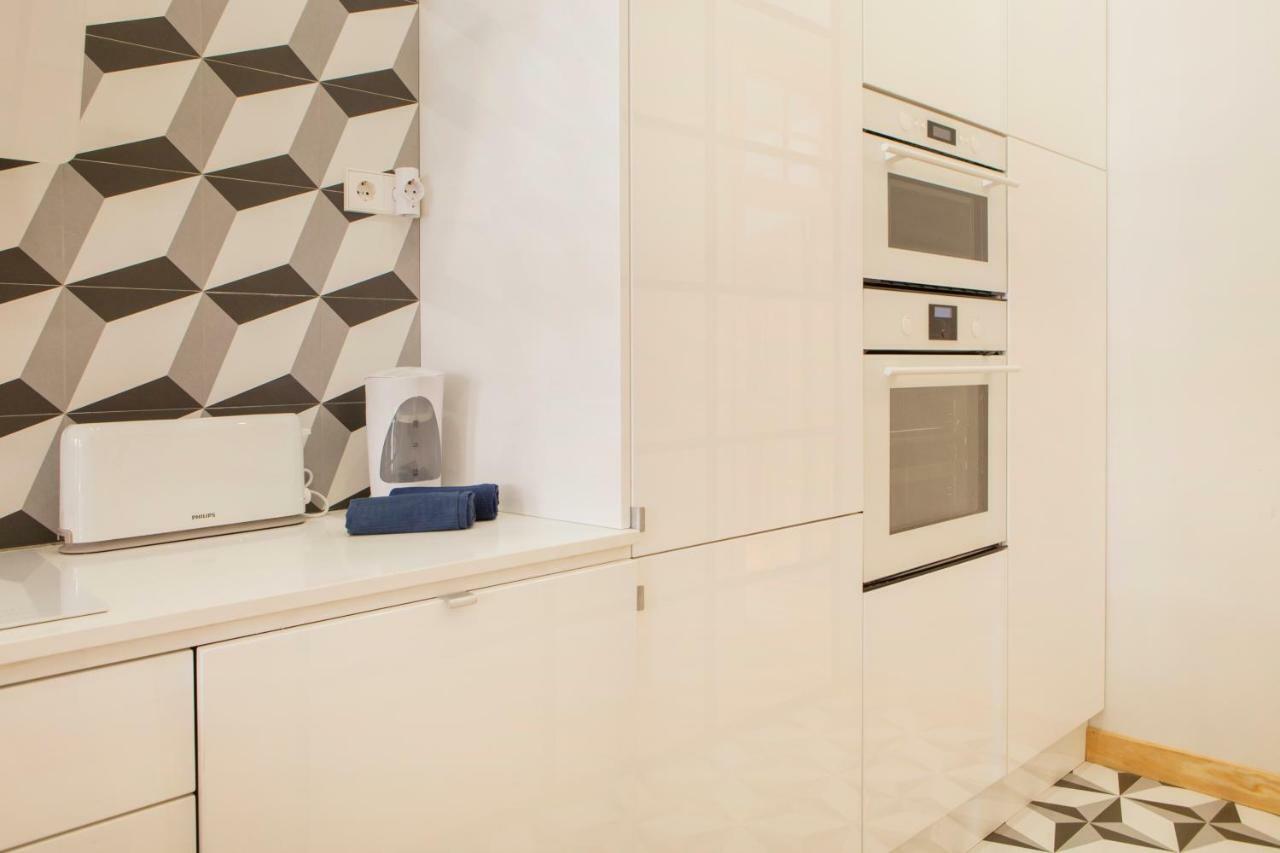 Charming Flat With Balconies Central Chiado District 2 Bedrooms & Ac 19Th Century Building 리스본 외부 사진