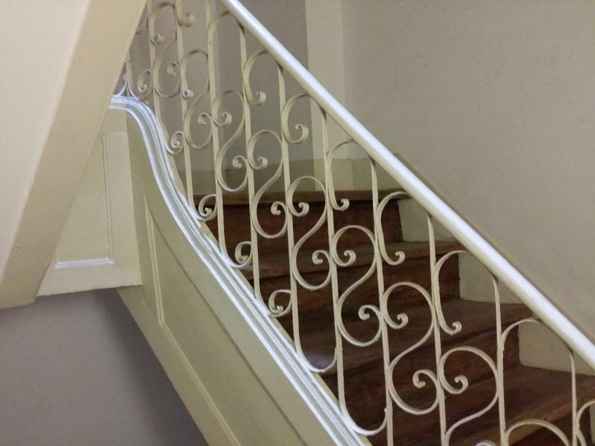 Charming Flat With Balconies Central Chiado District 2 Bedrooms & Ac 19Th Century Building 리스본 외부 사진