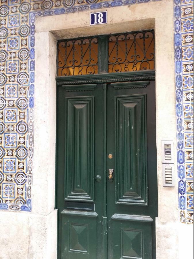 Charming Flat With Balconies Central Chiado District 2 Bedrooms & Ac 19Th Century Building 리스본 외부 사진